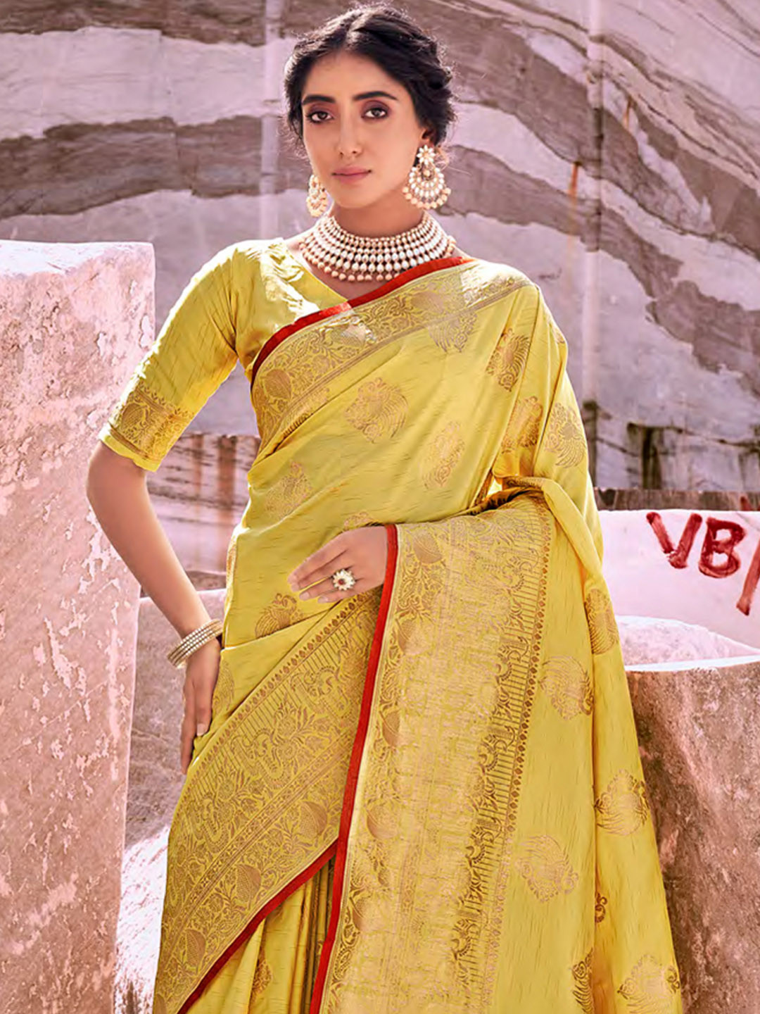 

KARAGIRI Ethnic Motifs Silk Blend Banarasi Saree, Pink