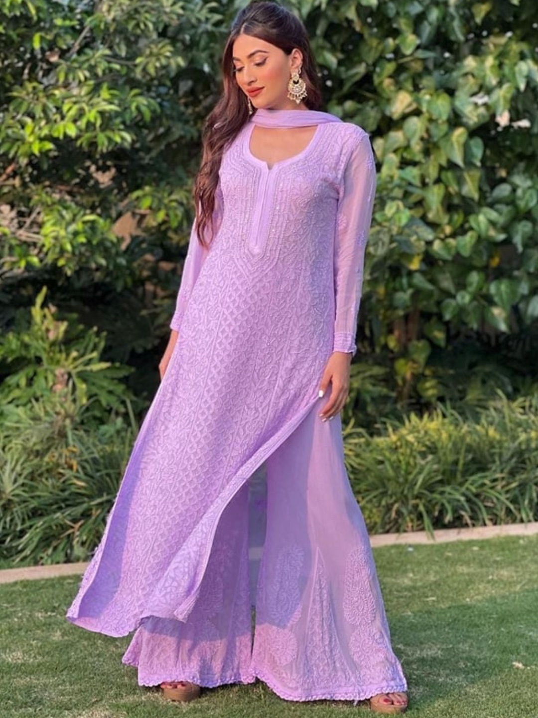 

LABEL AISHWARYRIKA Chikankari Embroidered Thread Work Georgette Kurta, Lavender