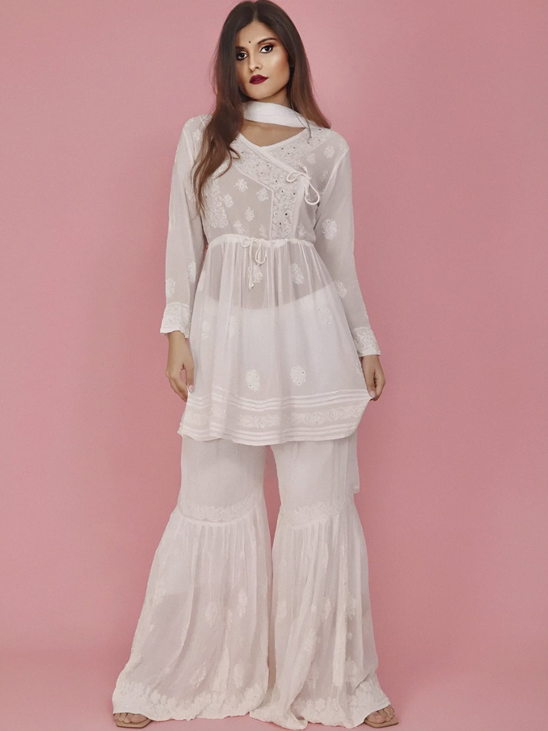 

LABEL AISHWARYRIKA Women White Geometric Striped Flared Sleeves Thread Work Handloom Georgette Anarkali Kurta