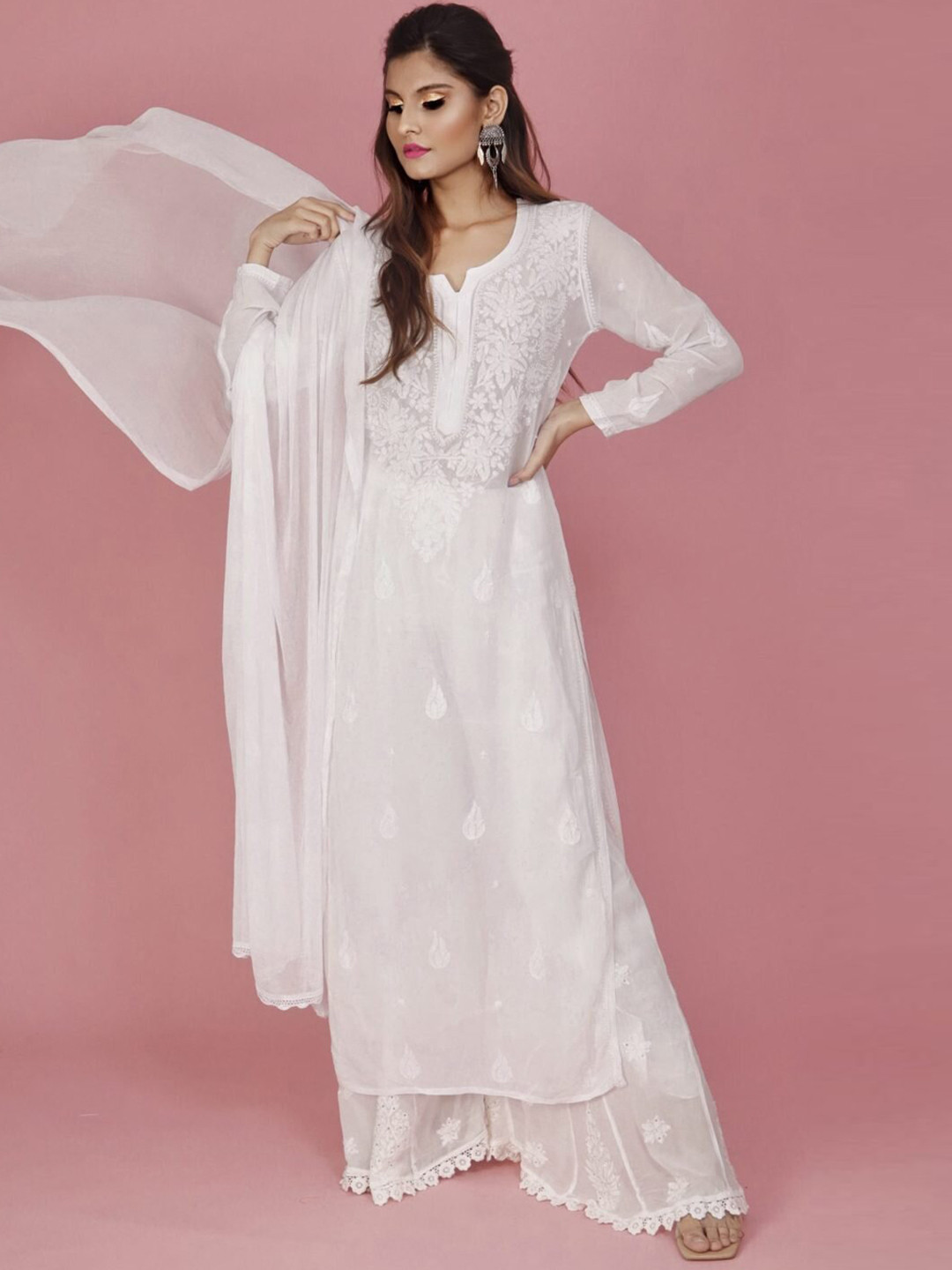 

LABEL AISHWARYRIKA Women White Embroidered Chikankari Handloom Georgette Kurta