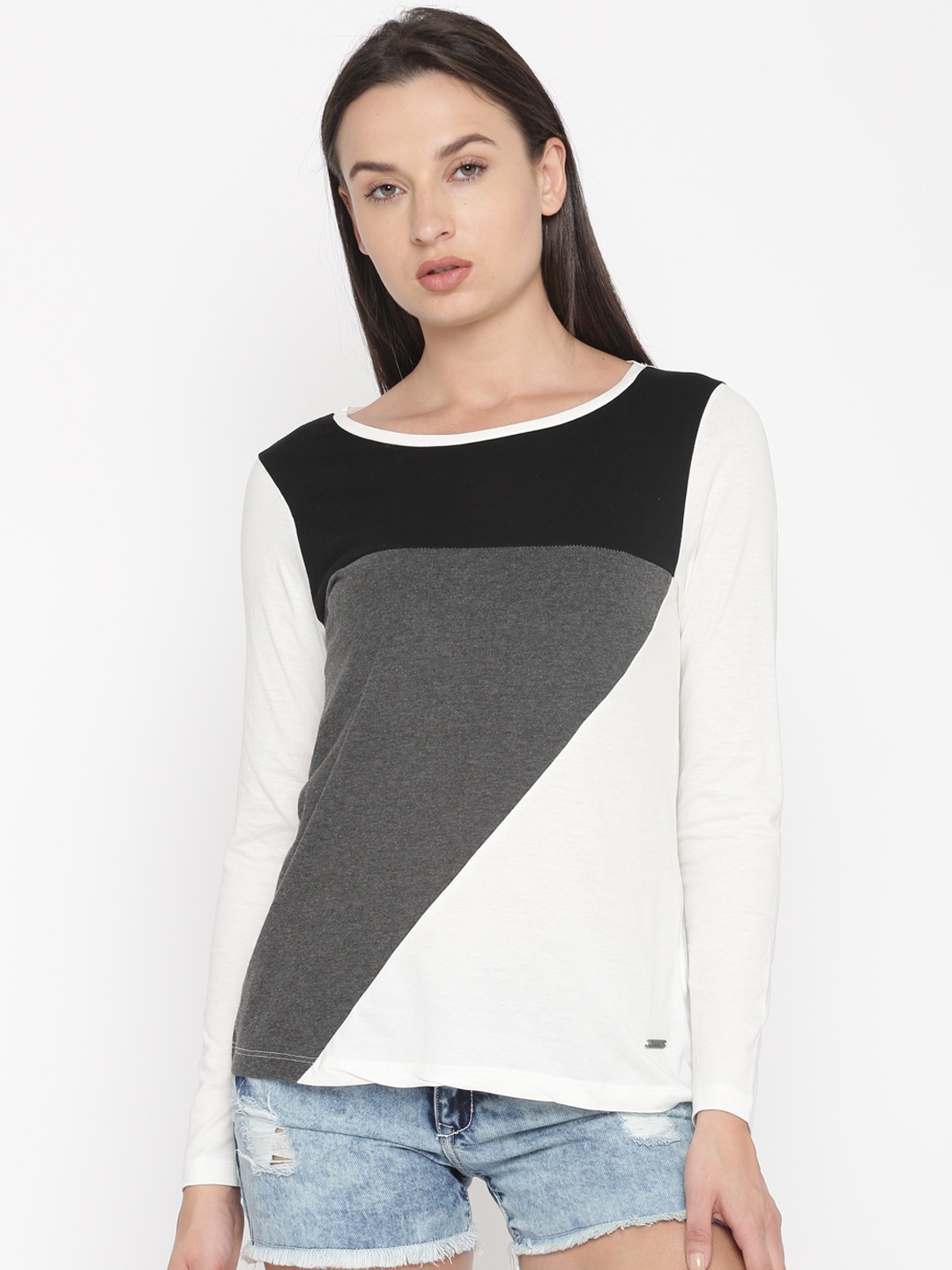

Roadster Women Charcoal Grey Black Colourblocked Round Neck Pure Cotton T-shirt