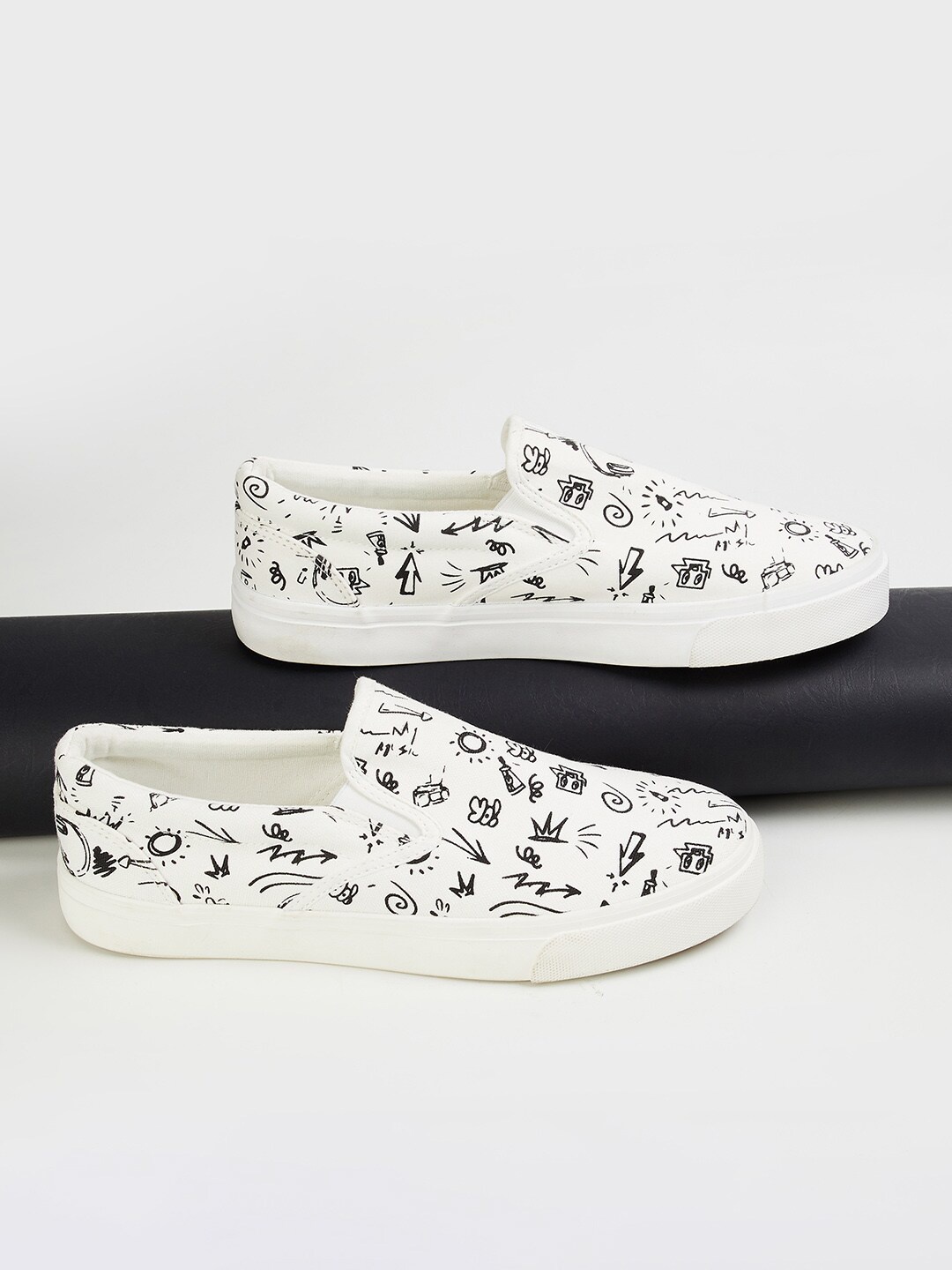 

Forca by Lifestyle Men Printed Slip-On Sneakers, White