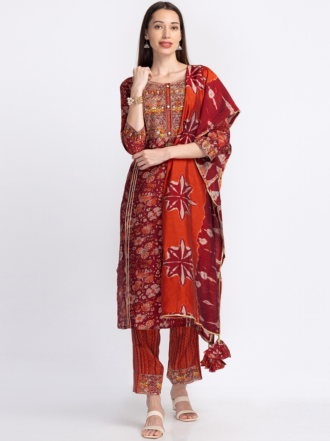 

Neerus Embroidered Round Neck Straight Kurta with Trousers & With Dupatta, Maroon