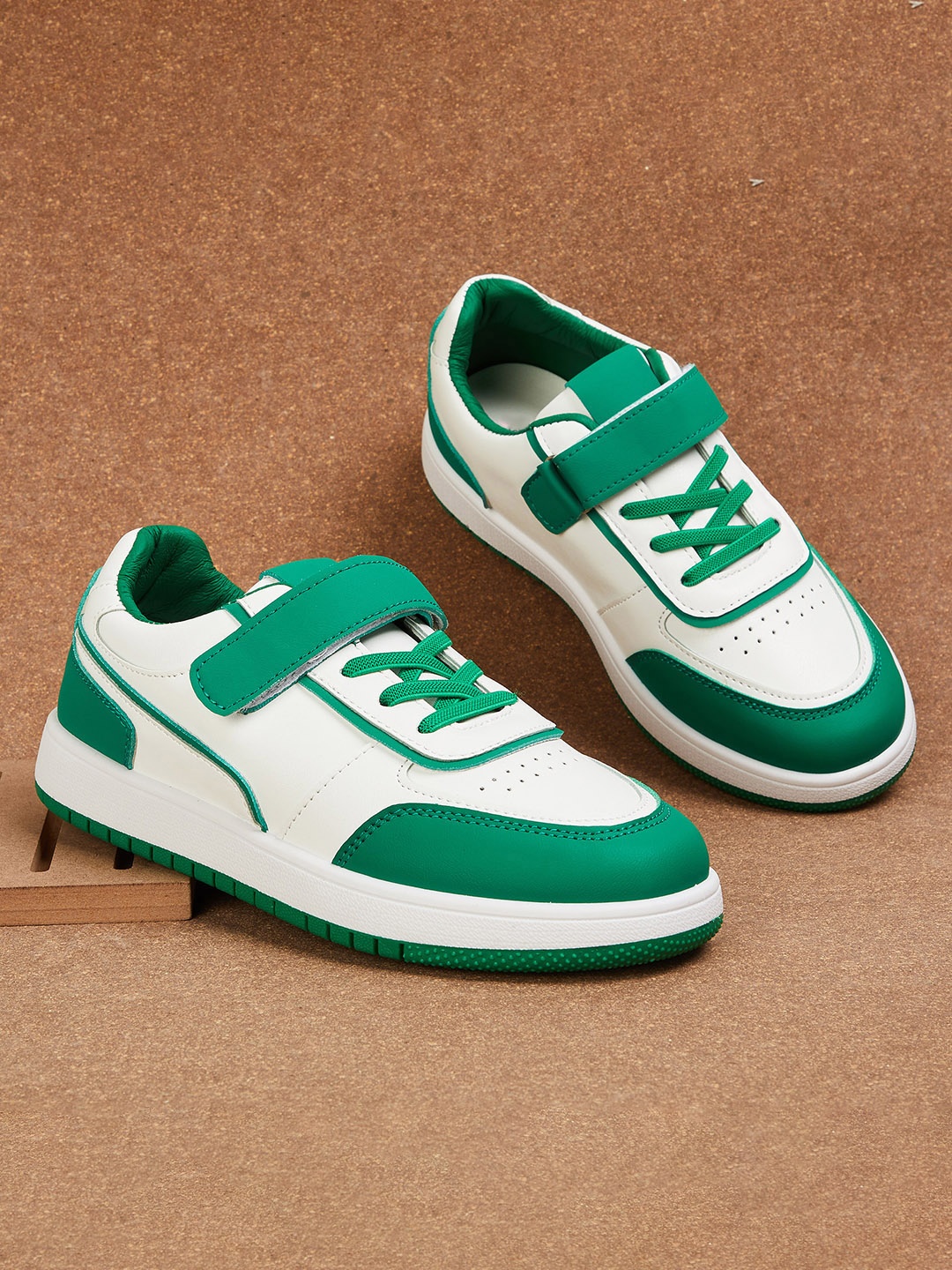 

Fame Forever by Lifestyle Boys Green Colourblocked Sneakers