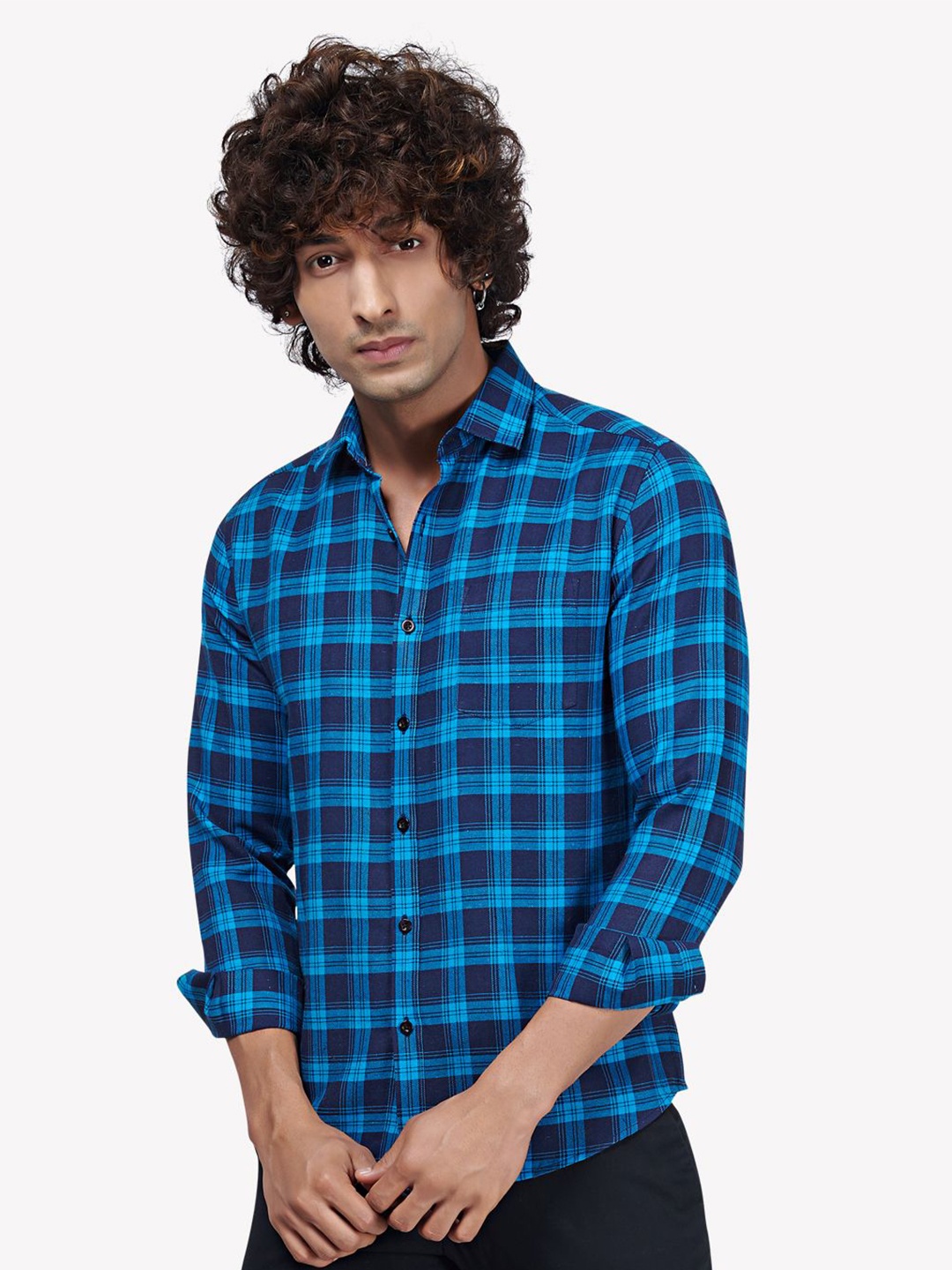 

VASTRADO Men Blue Comfort Checked Casual Shirt