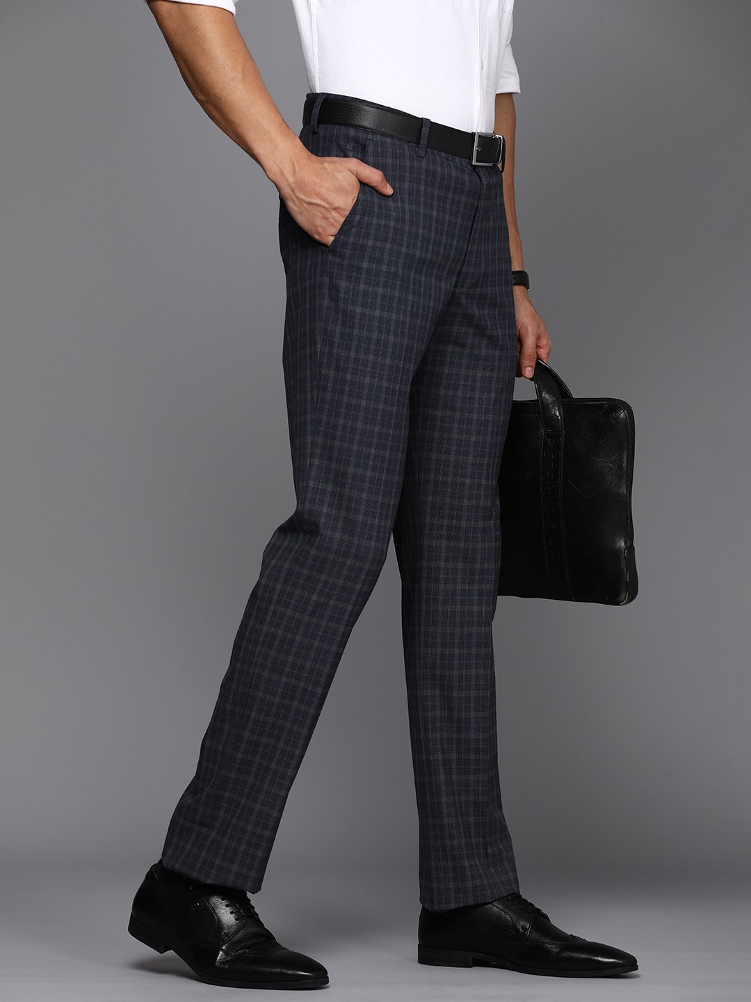 

Louis Philippe Men Checked Slim Fit Trousers, Navy blue