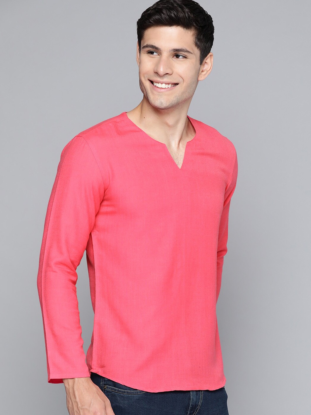 

HERE&NOW Men Pink Henley Neck Raw Edge Cotton T-shirt, Peach