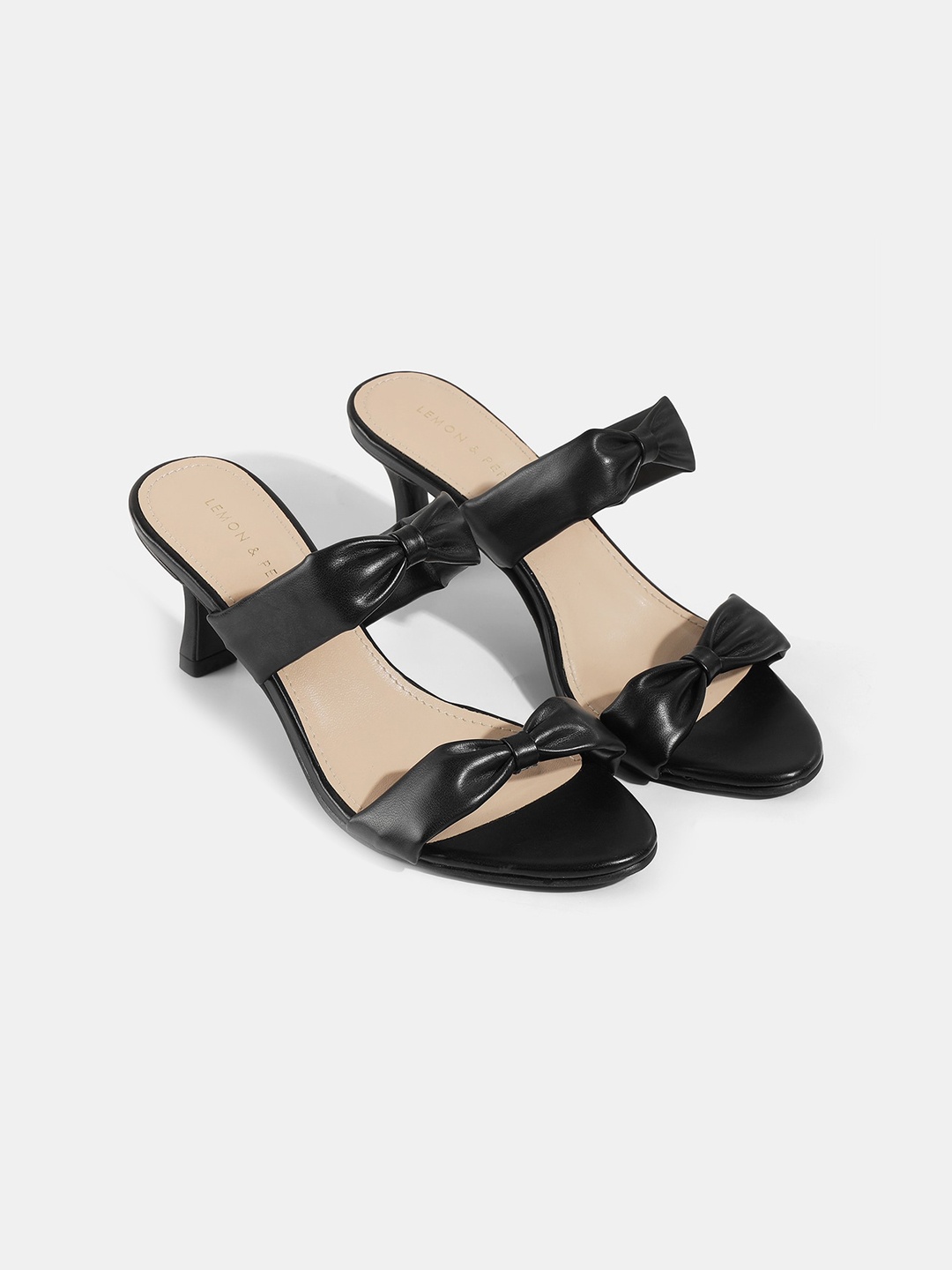 

LEMON & PEPPER Block Heels with Bows, Black