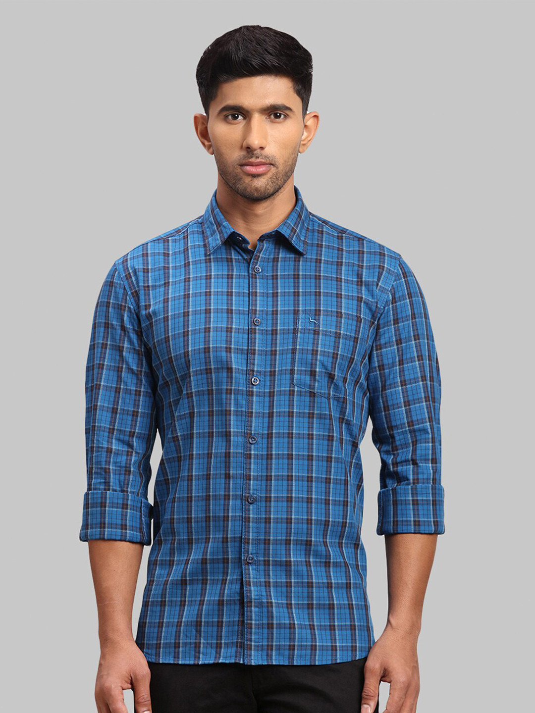 

Parx Men Blue Slim Fit Checked Casual Shirt