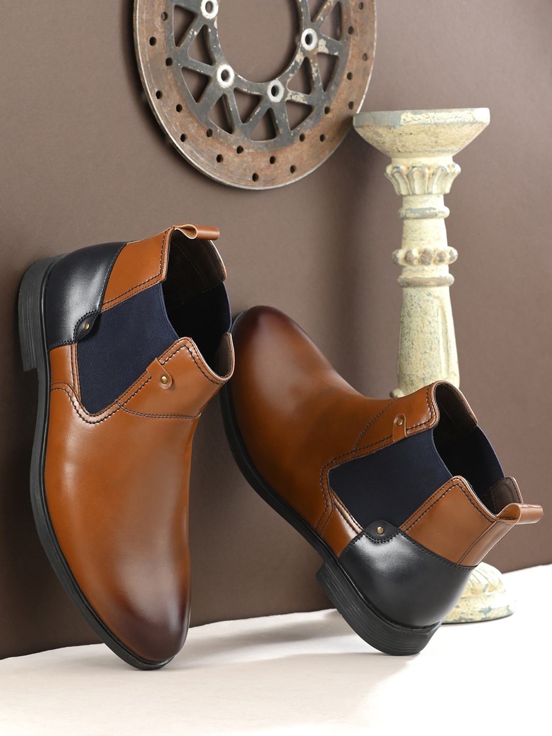 

San Frissco Men Mid-Top Flat Chelsea Boots, Tan