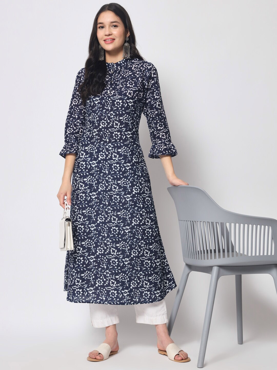 

Vastralay Floral Printed Bell Sleeves Floral A-Line Regular Kurta, Navy blue