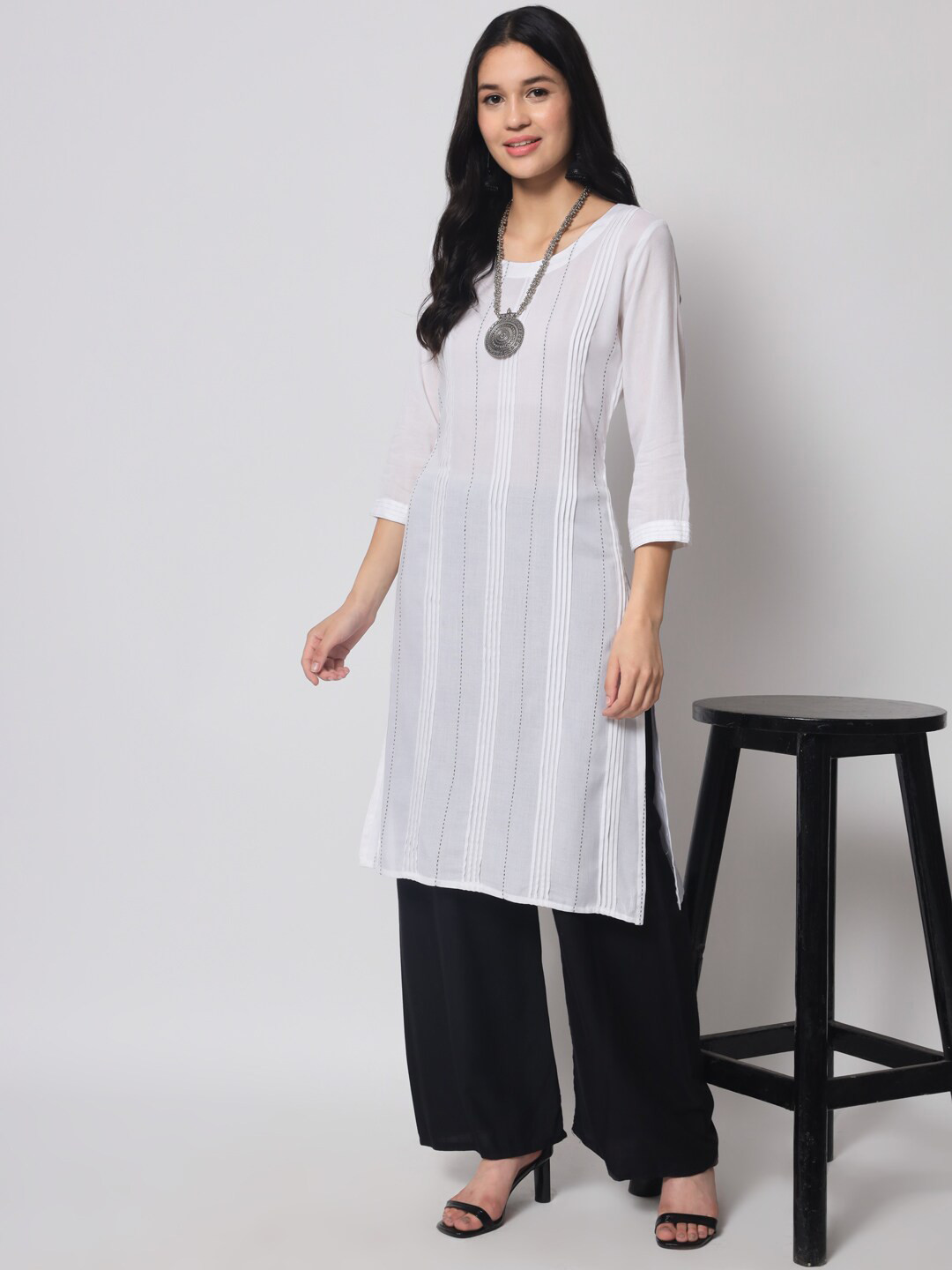 

Vastralay Embroidered Thread Work Straight Kurta, White