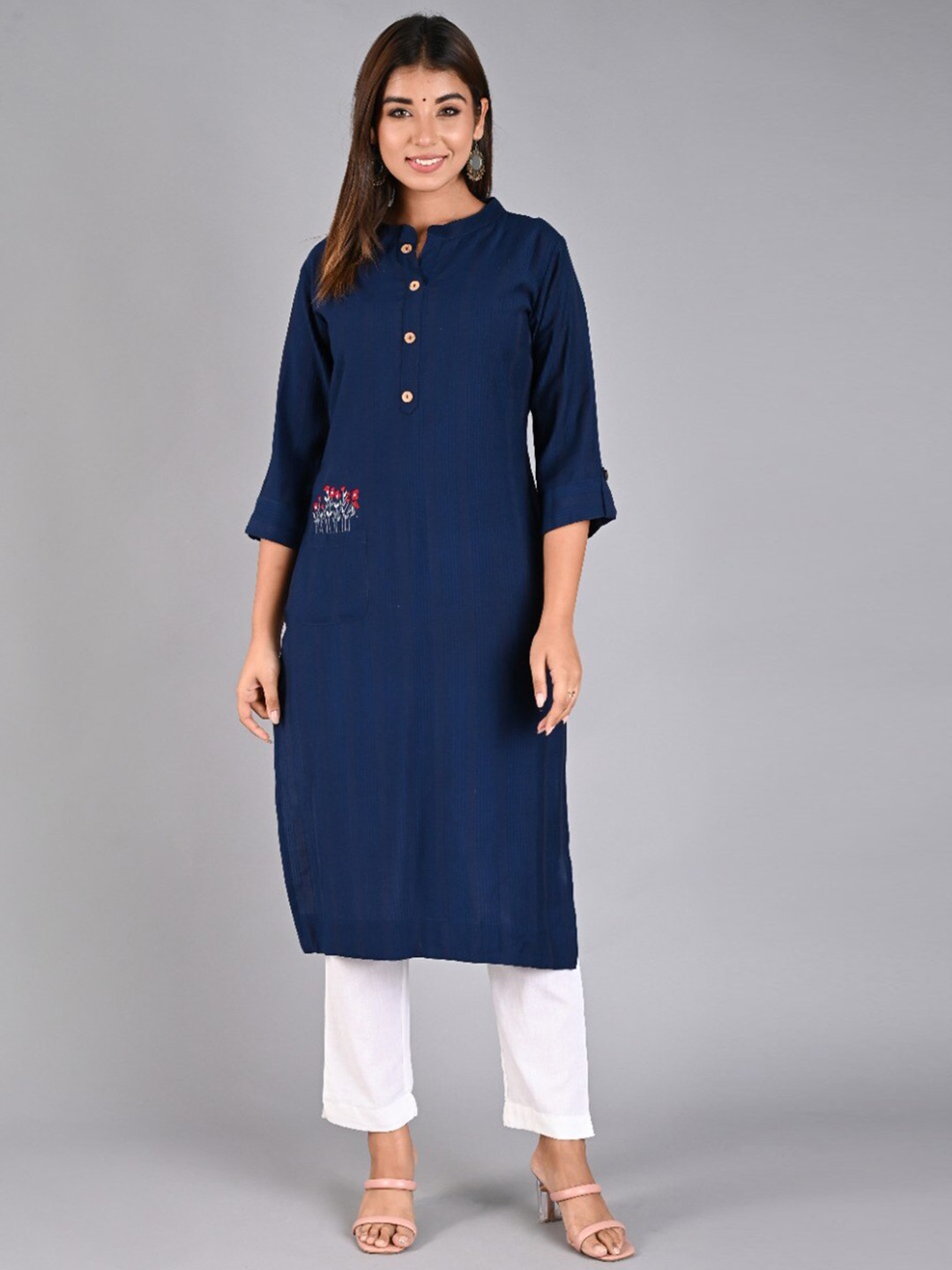

Do Dhaage Thread Work Floral Kurta, Navy blue
