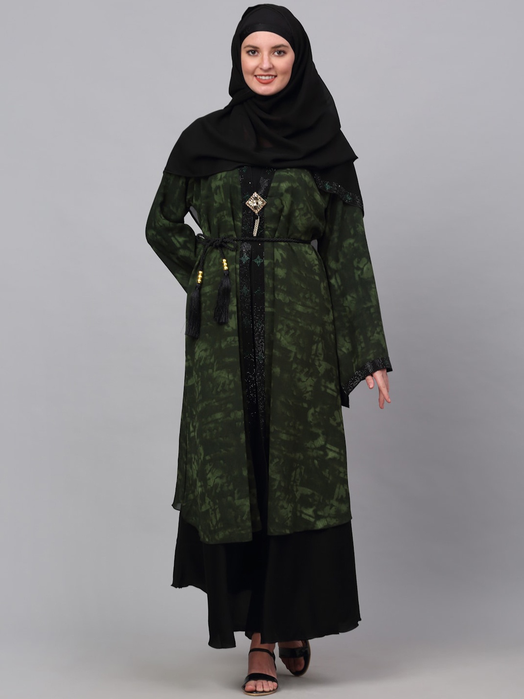 

KLOTTHE Embellished Burqa With Scarves, Green