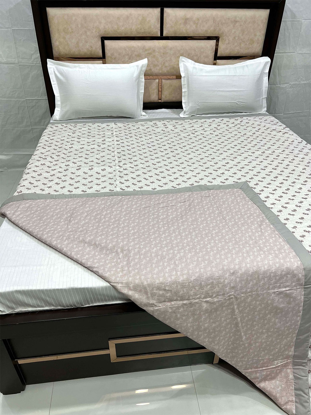 

Pure Decor Beige & Grey Floral Pure Cotton AC Room 300 GSM Double Bed Dohar