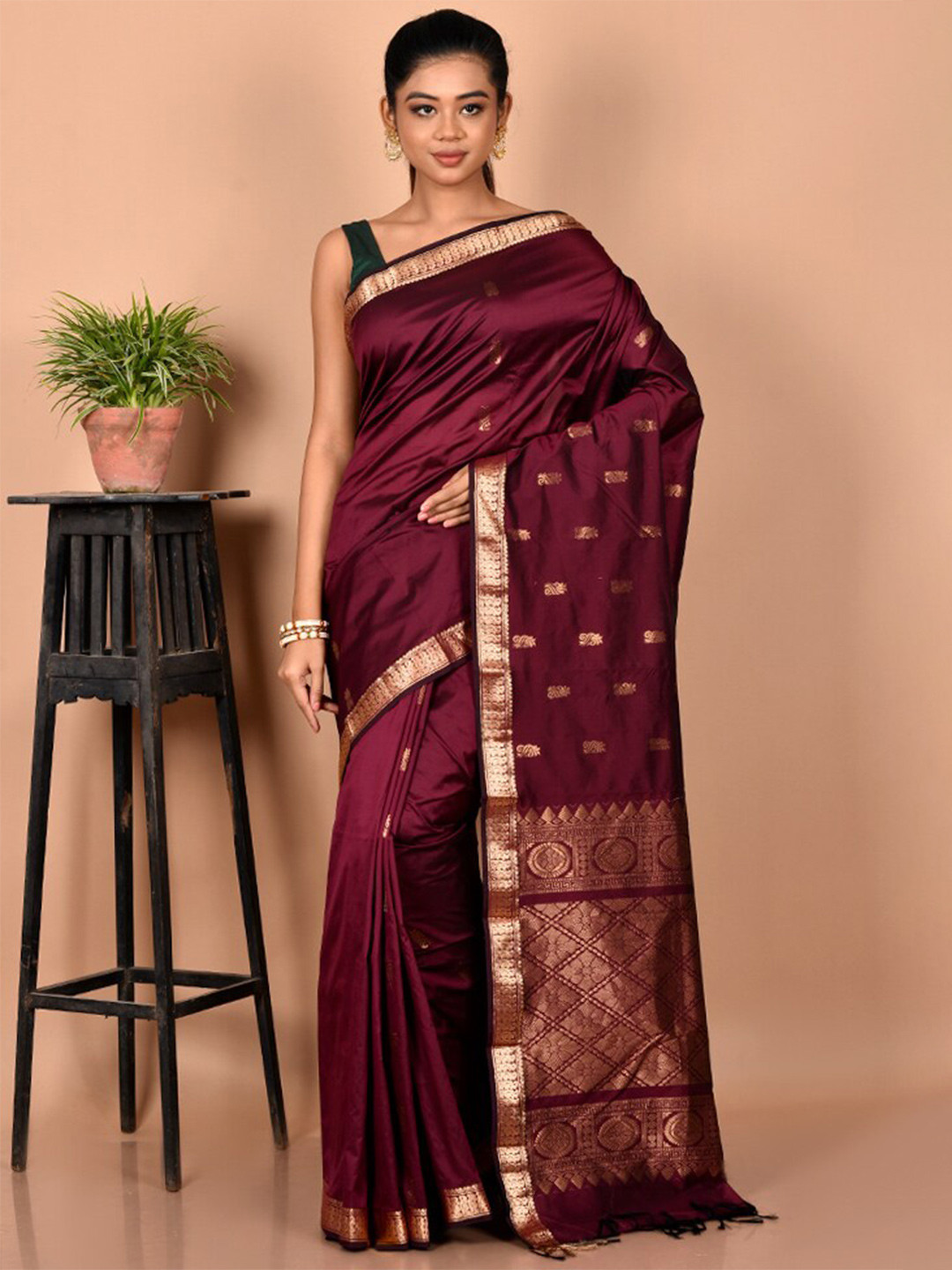 

AllSilks Purple & Gold-Toned Woven Design Zari Silk Blend Kanjeevaram Saree