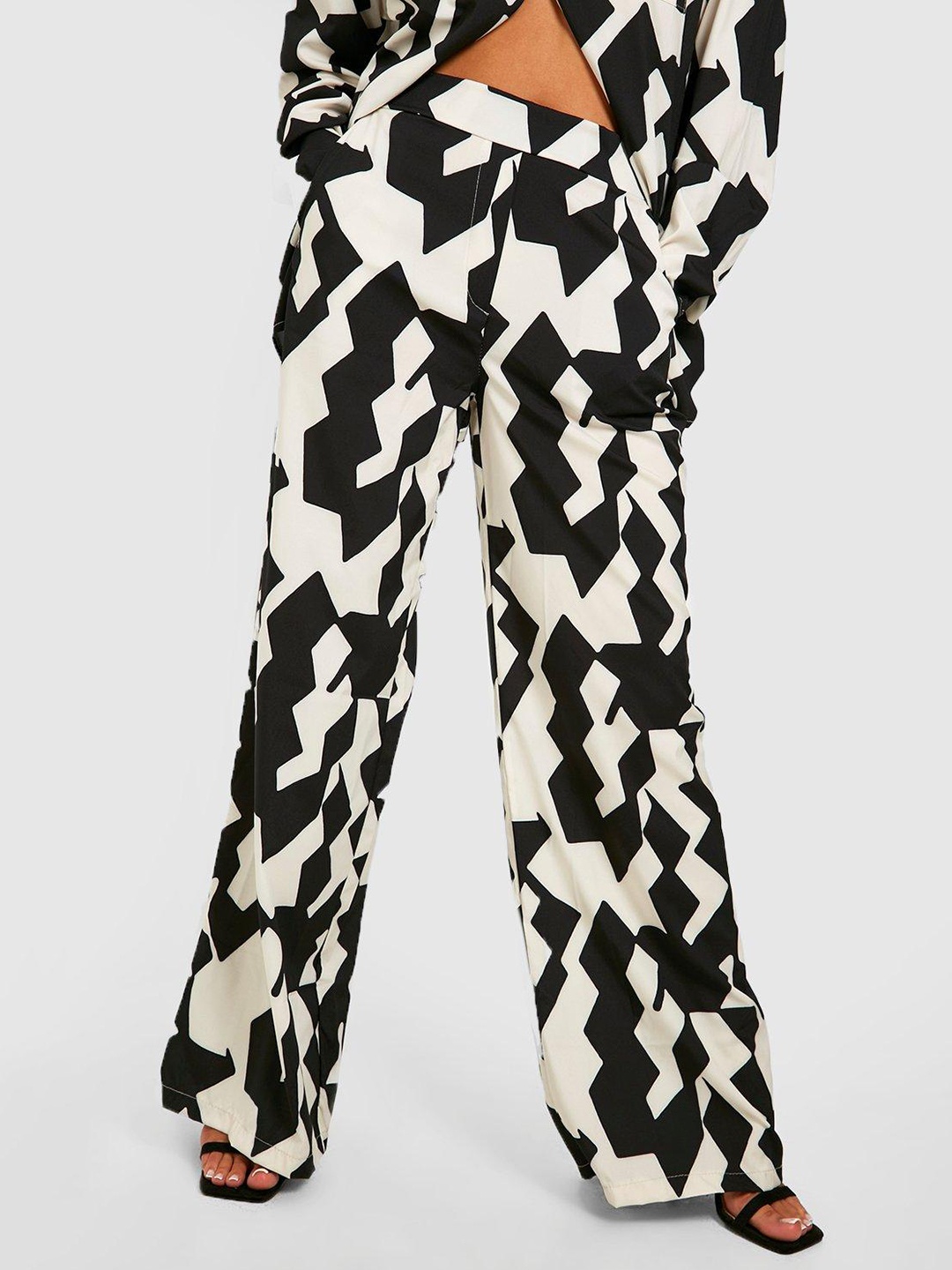 

Boohoo Women Printed Flared Trousers, White