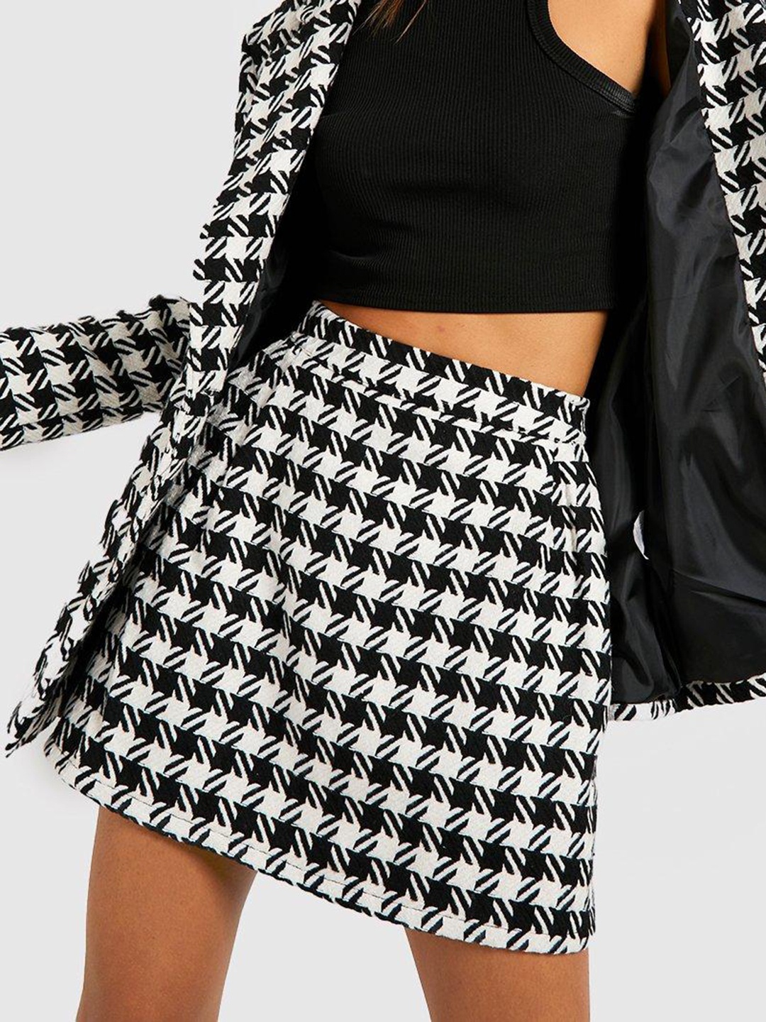 

Boohoo Dogtooth A-Line Mini Skirt, White