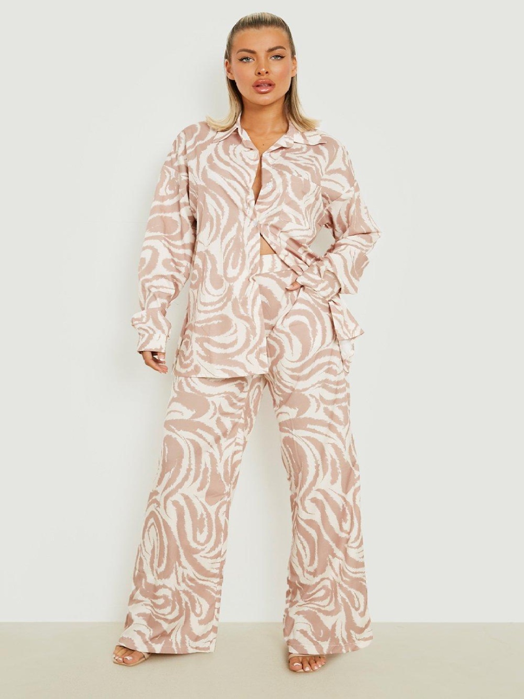 

Boohoo Women Beige Printed Trousers