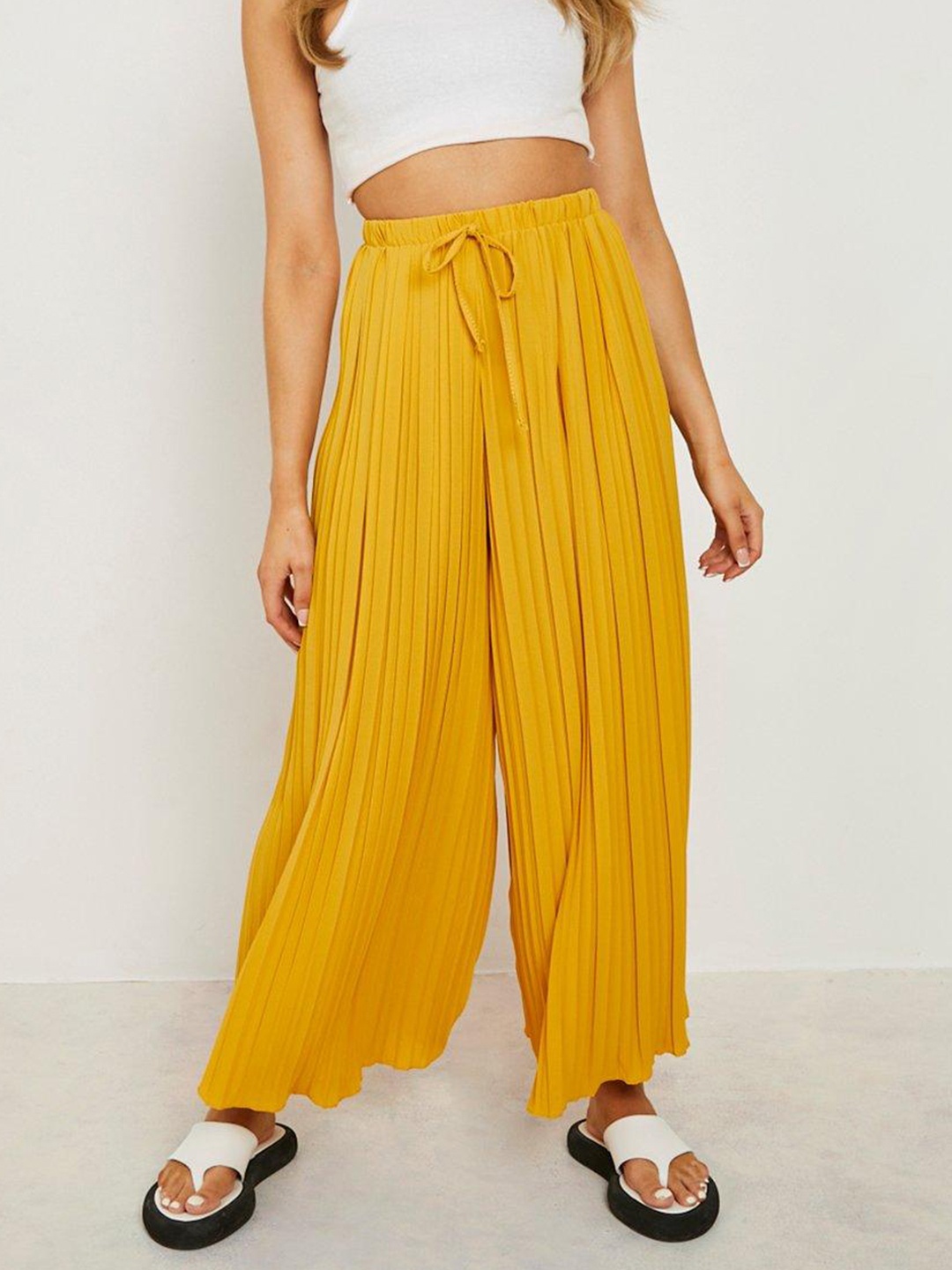 

Boohoo Women Pleated Trousers, Yellow