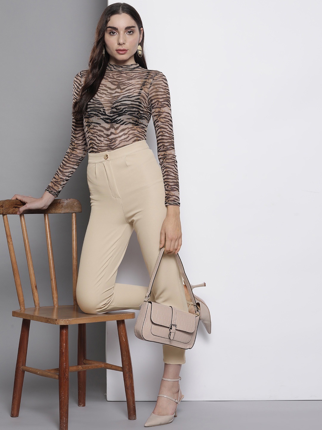 

Boohoo Women Woven Regular Trousers, Beige