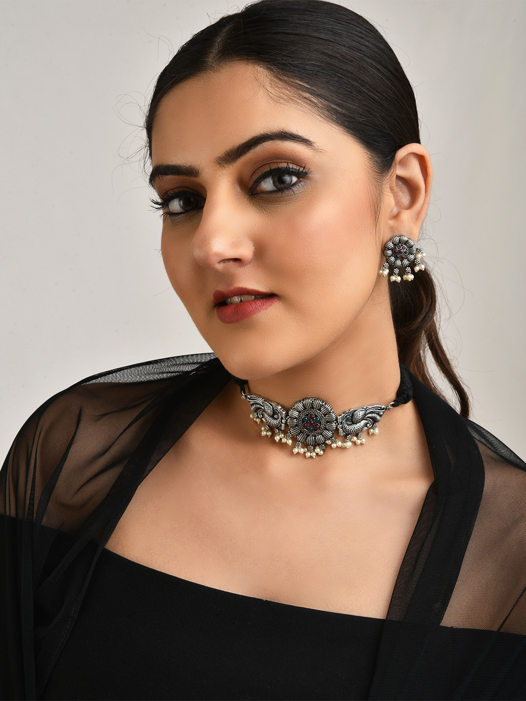 

LAIDA Oxidised Silver-Plated Choker Stone & Beads Studded Jewellery Set