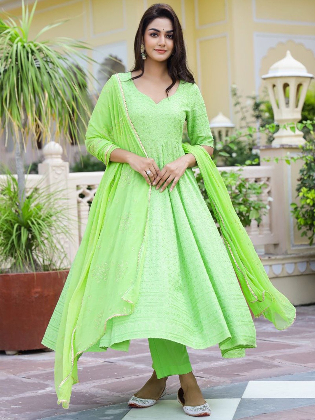 

Baisacrafts Women Green Floral Pure Cotton Kurta with Trousers & Dupatta