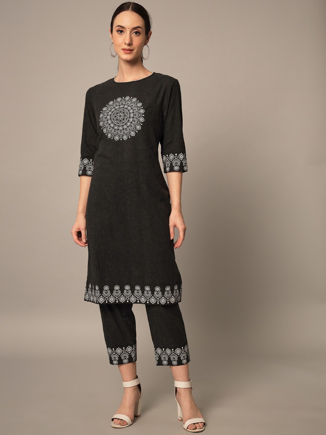 

Yaadleen Women Printed Pure Cotton Kurta with Trousers, Black