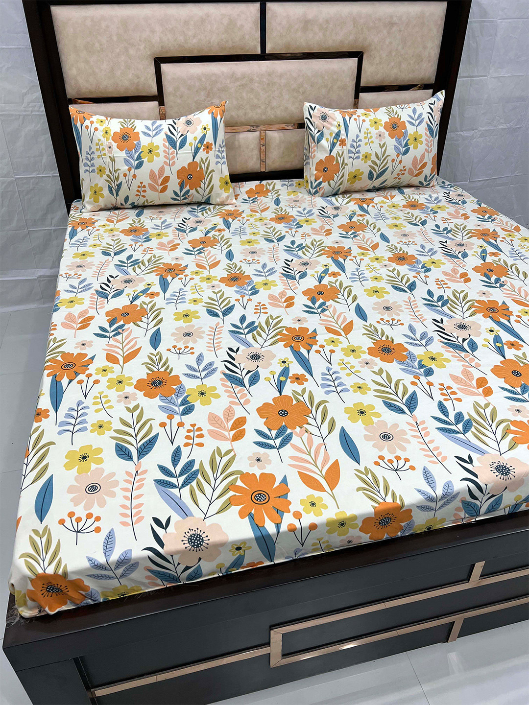 

Pure Decor White & Orange Floral 300 TC King Bedsheet with 2 Pillow Covers