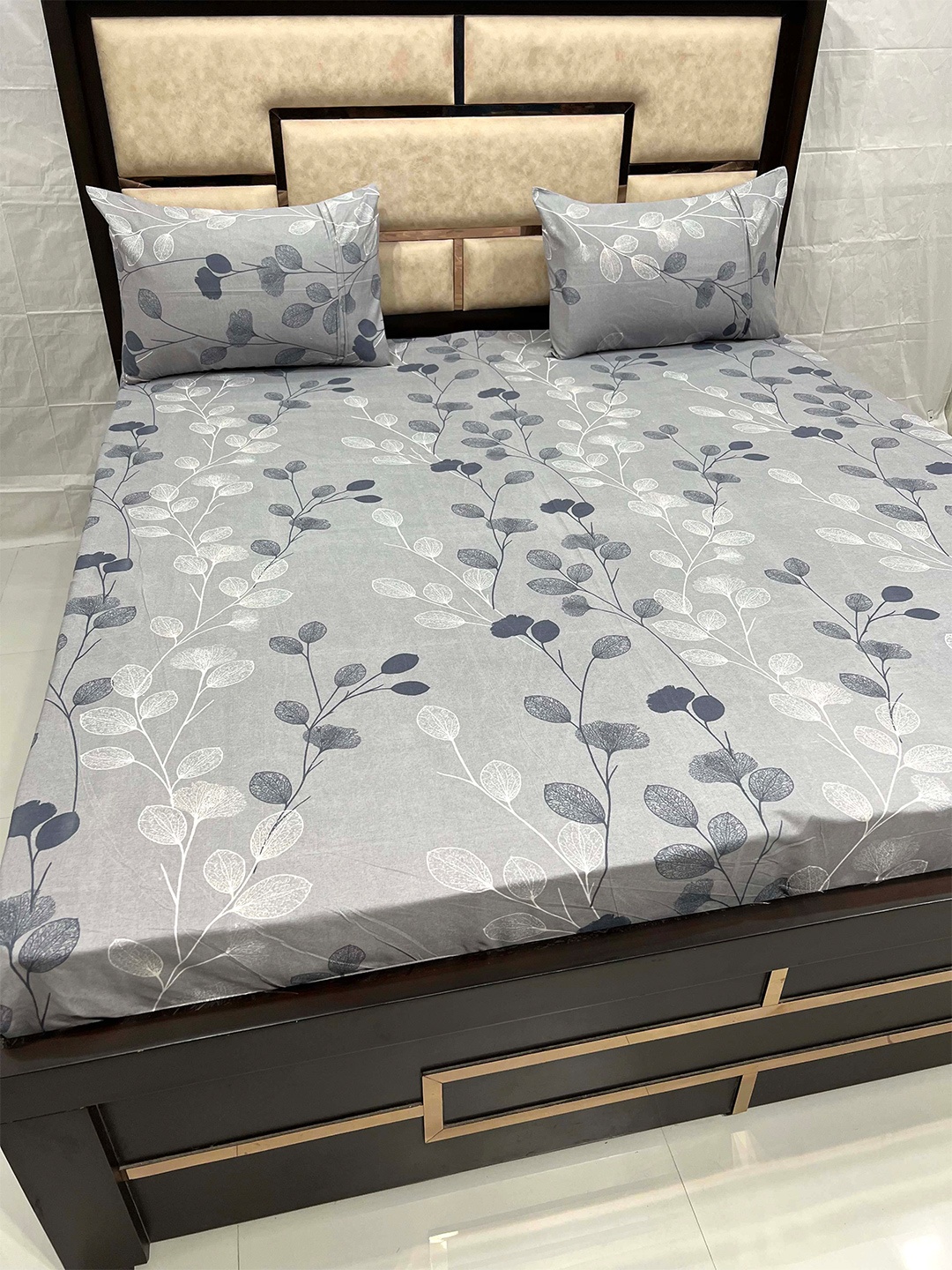 

Pure Decor Grey & White Floral 300 TC King Bedsheet with 2 Pillow Covers