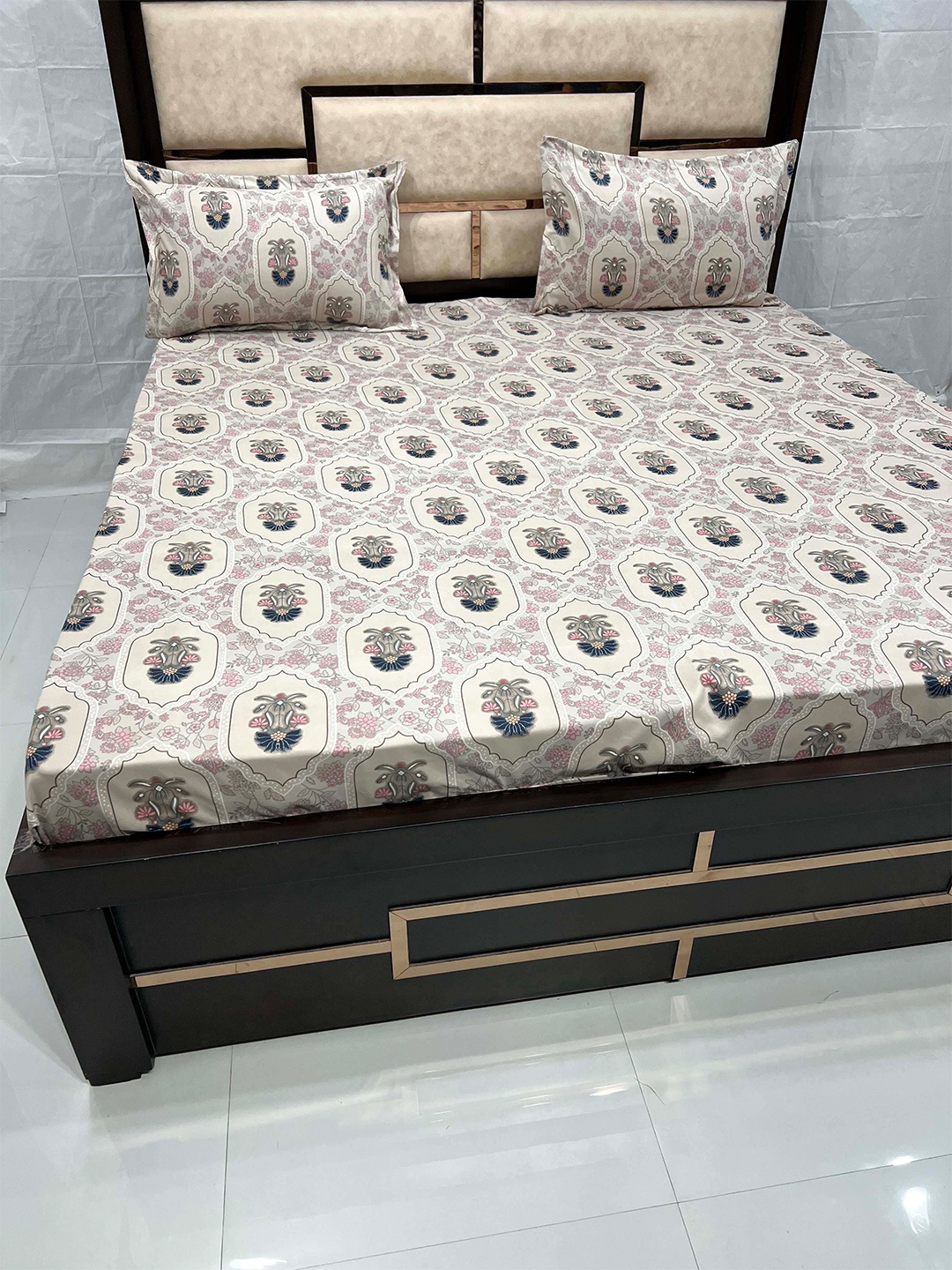 

Pure Decor Brown & White Floral 300 TC King Bedsheet with 2 Pillow Covers