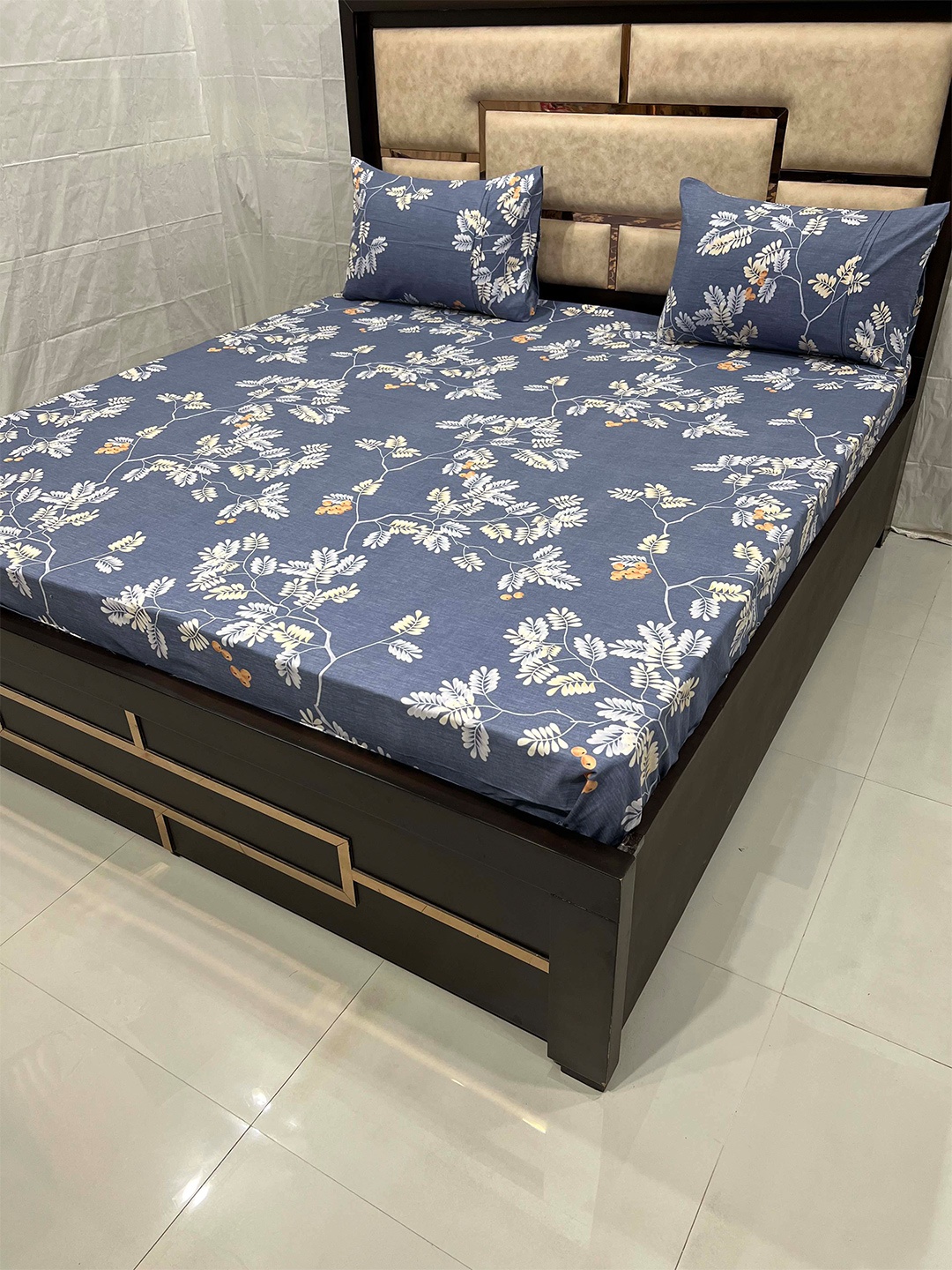 

Pure Decor Leisure Fur Blue & Beige Floral 300 TC King Bedsheet with 2 Pillow Covers