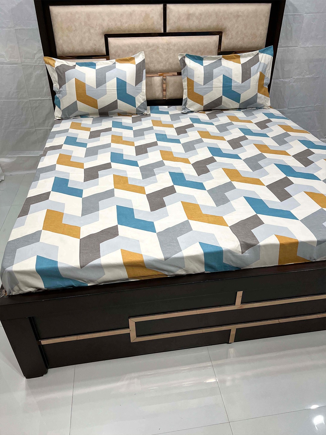 

Pure Decor Leisure Fur White & Blue Geometric 300 TC King Bedsheet with 2 Pillow Covers