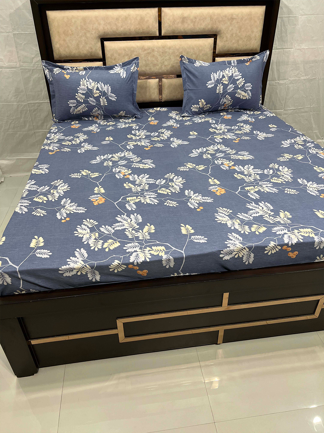 

Pure Decor Leisure Fur Blue & White Floral 300 TC King Bedsheet with 2 Pillow Covers
