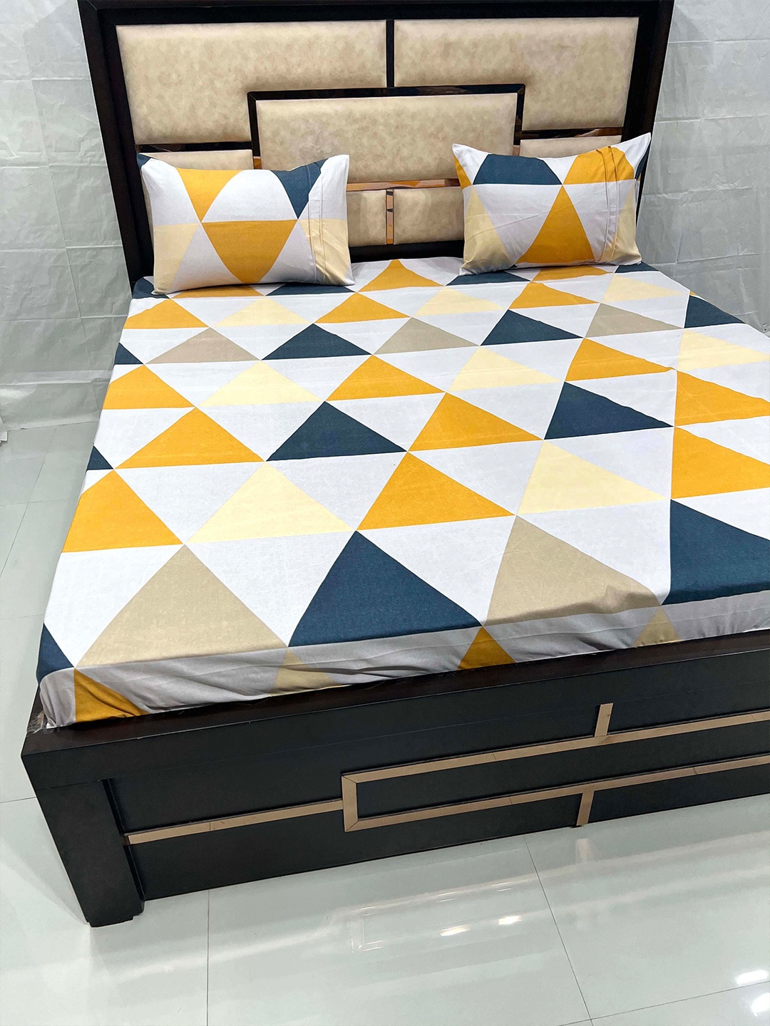 

Pure Decor Leisure Fur White & Blue Geometric 300 TC King Bedsheet with 2 Pillow Covers