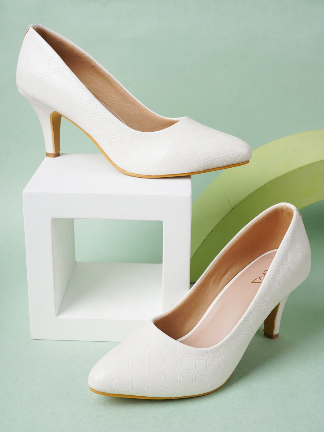 

EVERLY Women Kitten Pumps, White