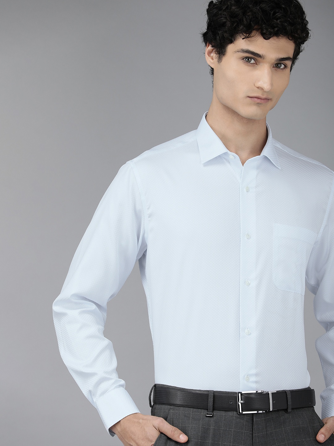 

Van Heusen Men Custom Fit Textured Pure Cotton Formal Shirt, Blue