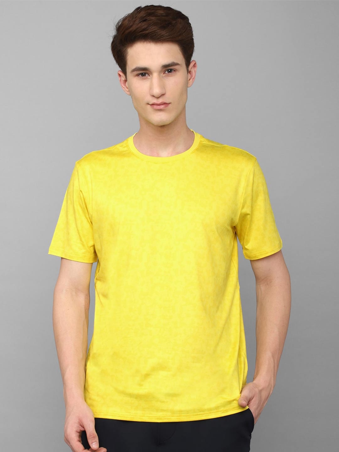 

Louis Philippe ATHPLAY Men Yellow Raw Edge Slim Fit T-shirt