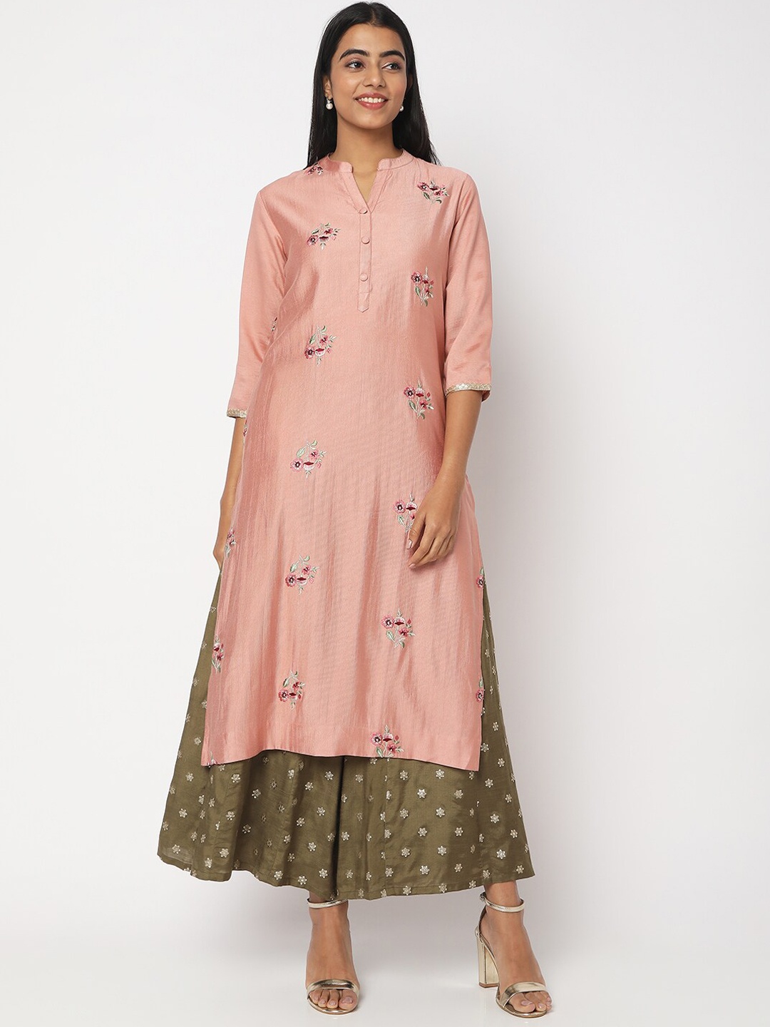 

Ethnicity Floral Embroidered Thread Work Floral Organic Cotton Kurta, Peach