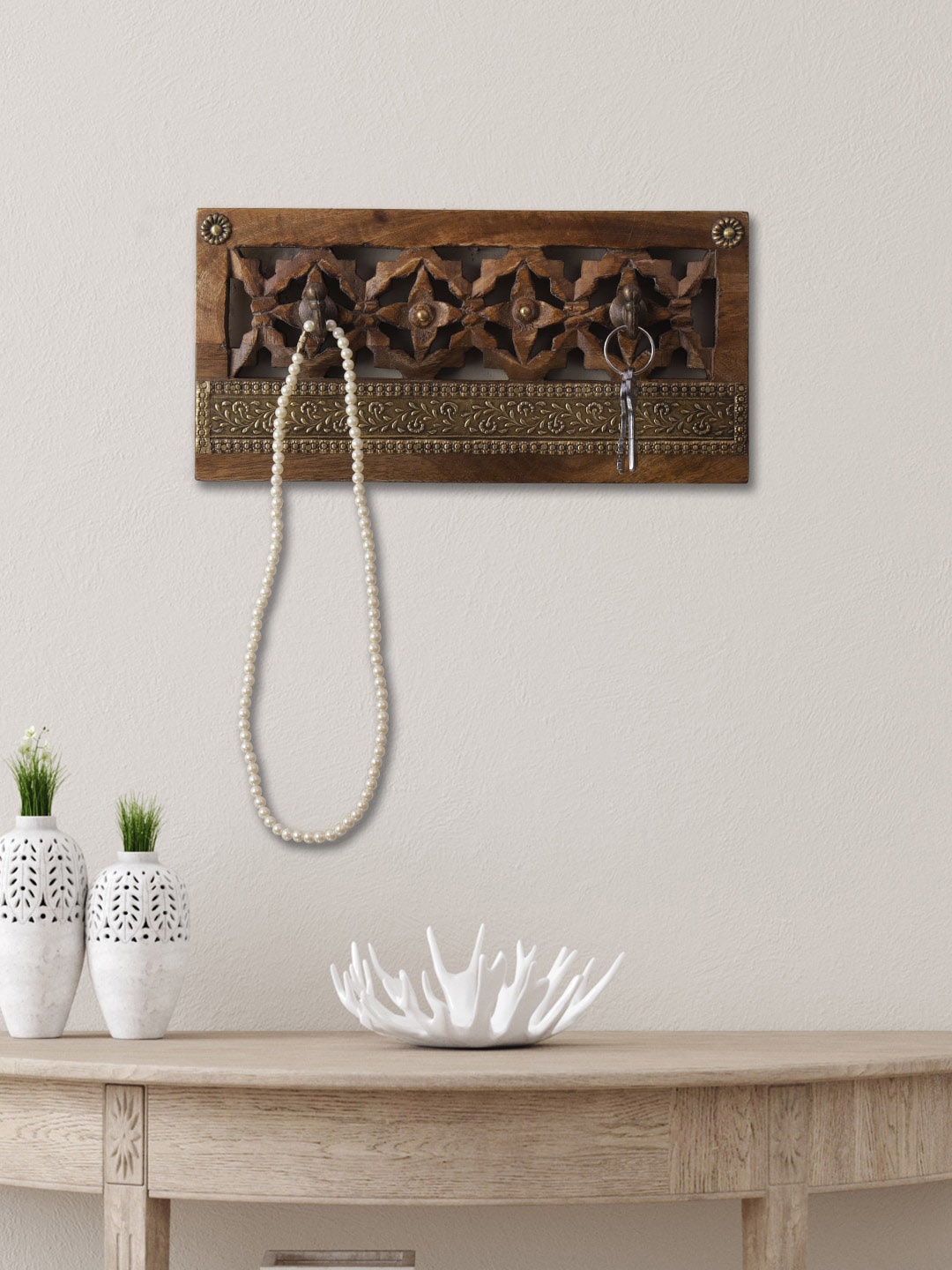 

Aapno Rajasthan Designed Wooden Key Holders, Brown