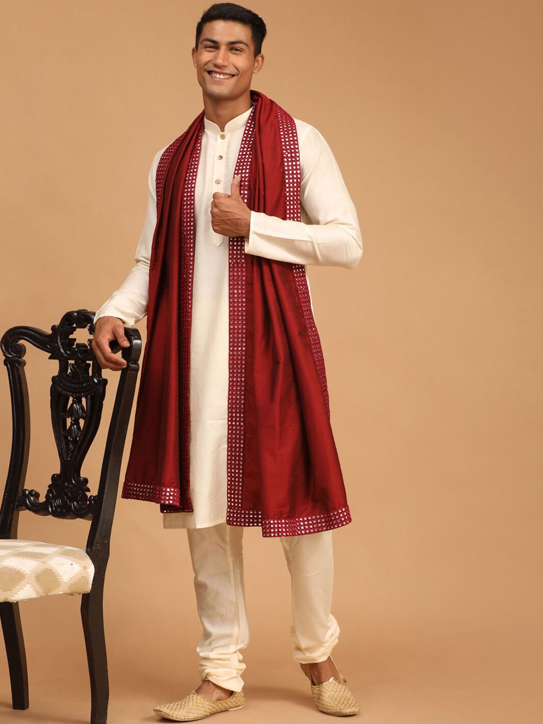 

VASTRAMAY Men Dupatta with Mirror Work, Maroon