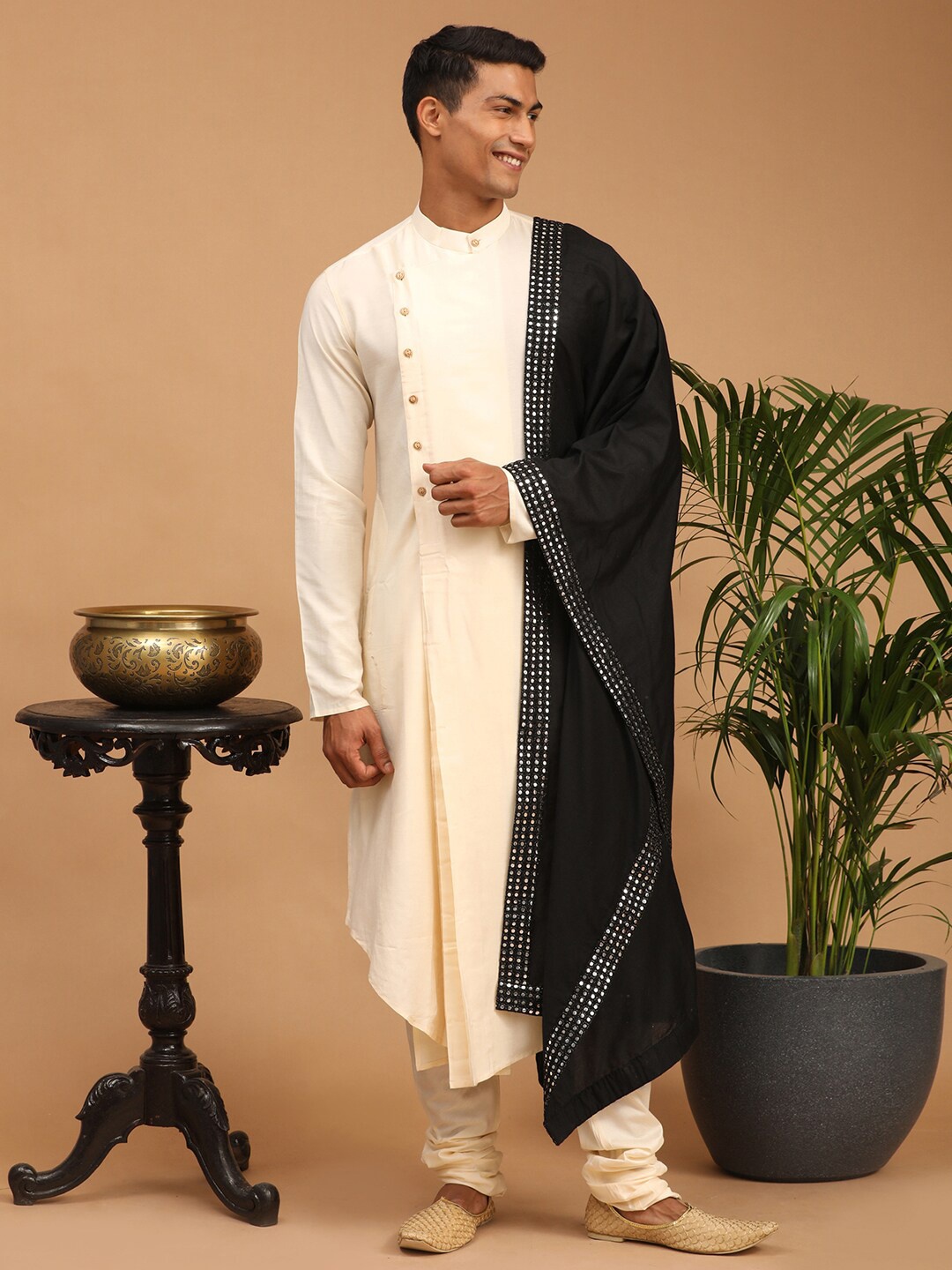 

VASTRAMAY Men Dupatta with Mirror Work, Black