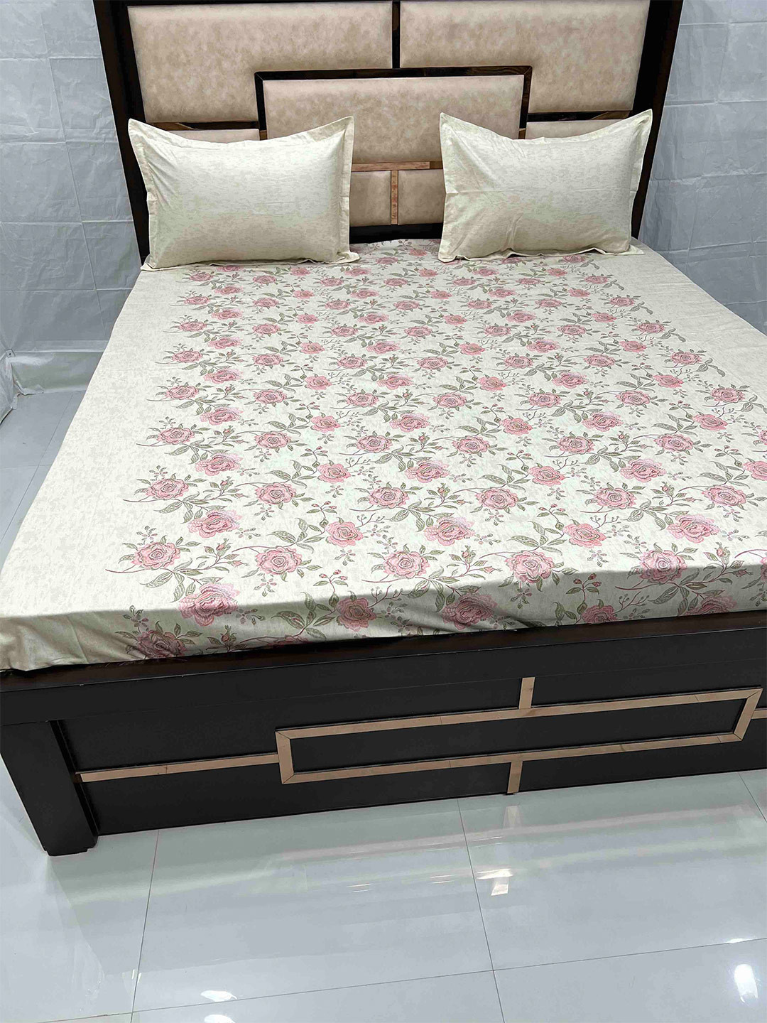 

Pure Decor Divine Fur Cream & Pink Floral 500 TC Super King Bedsheet with 2 Pillow Covers