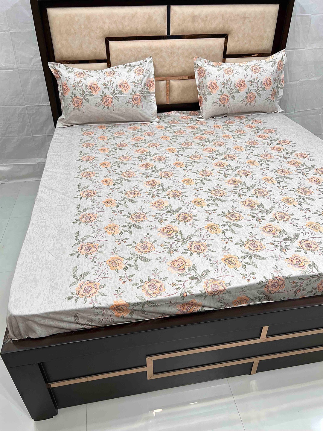 

Pure Decor Divine Fur Brown & Grey Floral 500 TC Super King Bedsheet with 2 Pillow Covers