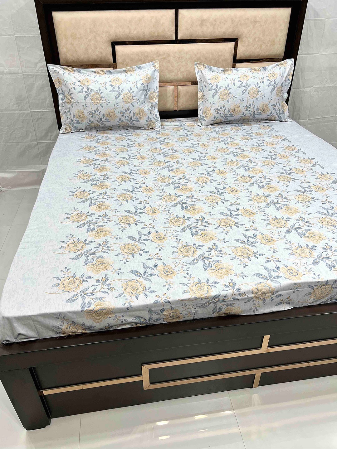

Pure Decor Grey & Blue Floral 500 TC Super King Bedsheet with 2 Pillow Covers