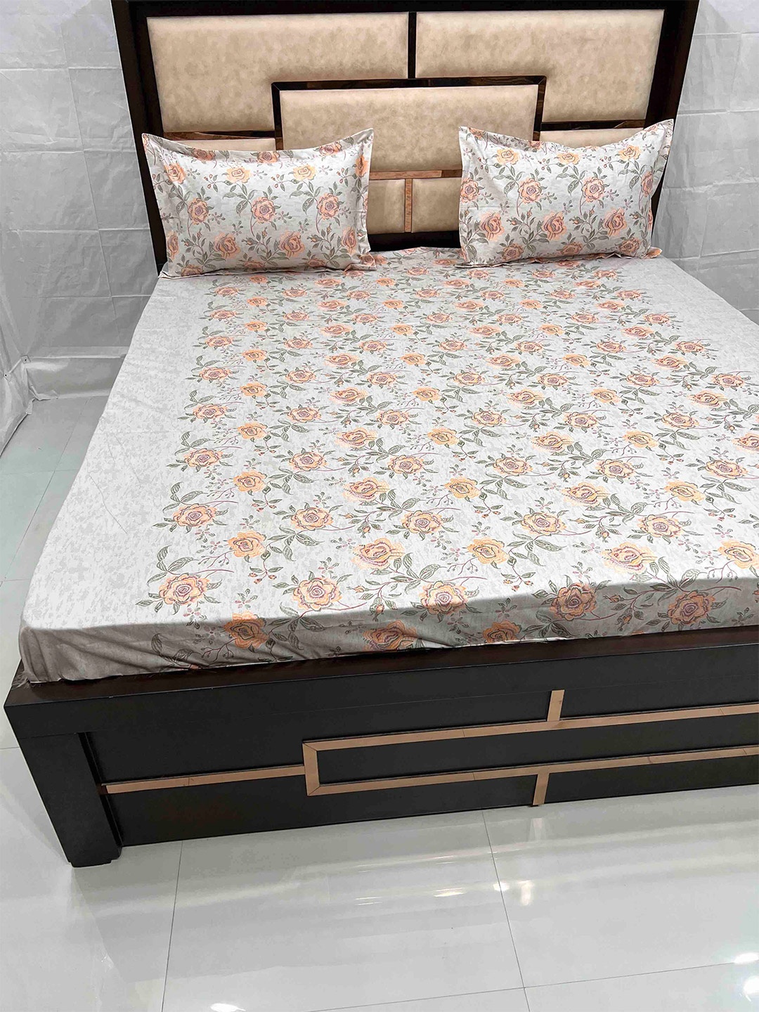 

Pure Decor Divine Fur Brown & Cream Floral Super King Bedsheet with 2 Pillow Covers