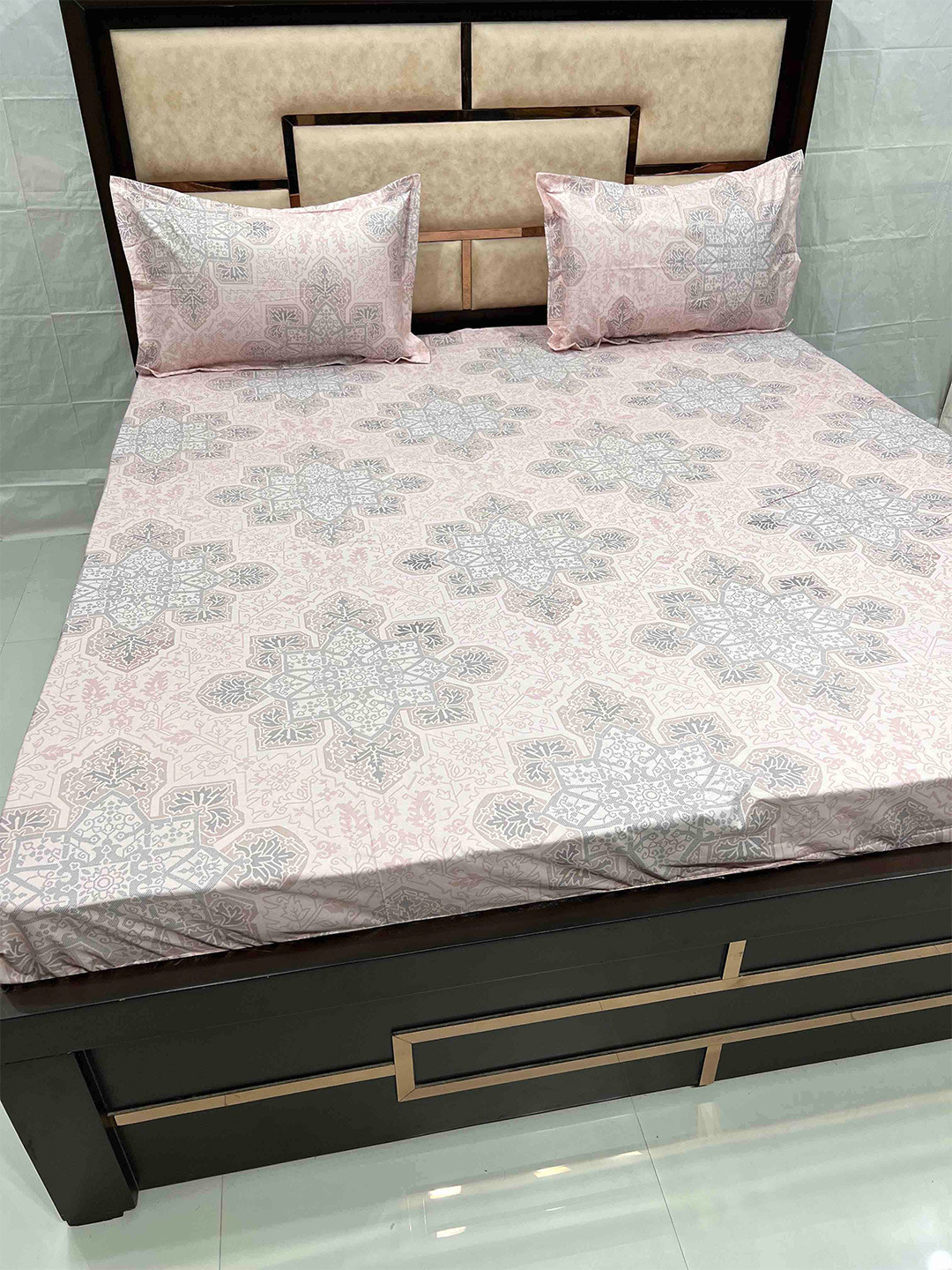 

Pure Decor Pink & Grey Floral 500 TC Super King Bedsheet with 2 Pillow Covers