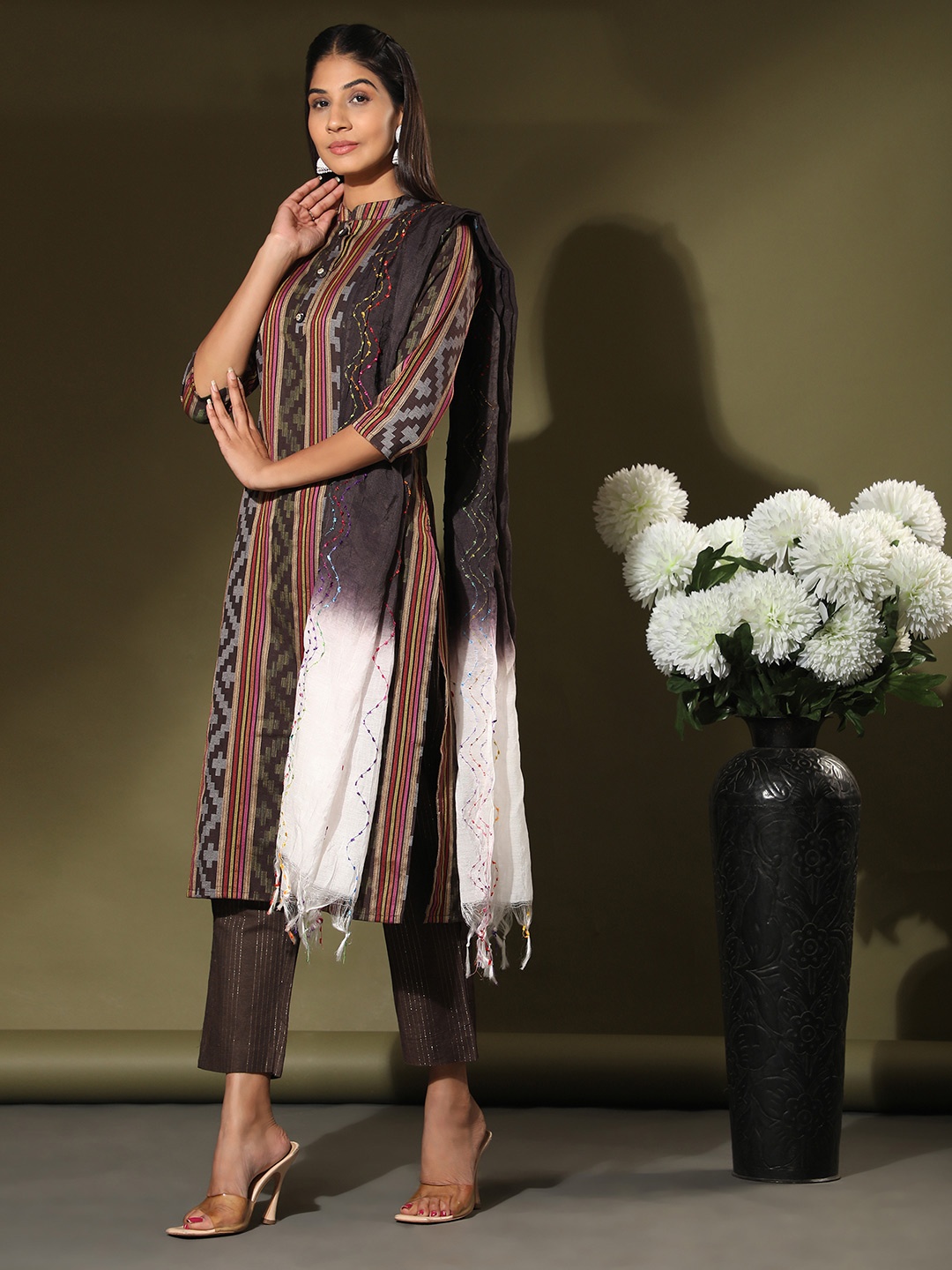 

Vbuyz Women Printed Kurta with Trousers & With Dupatta, Brown