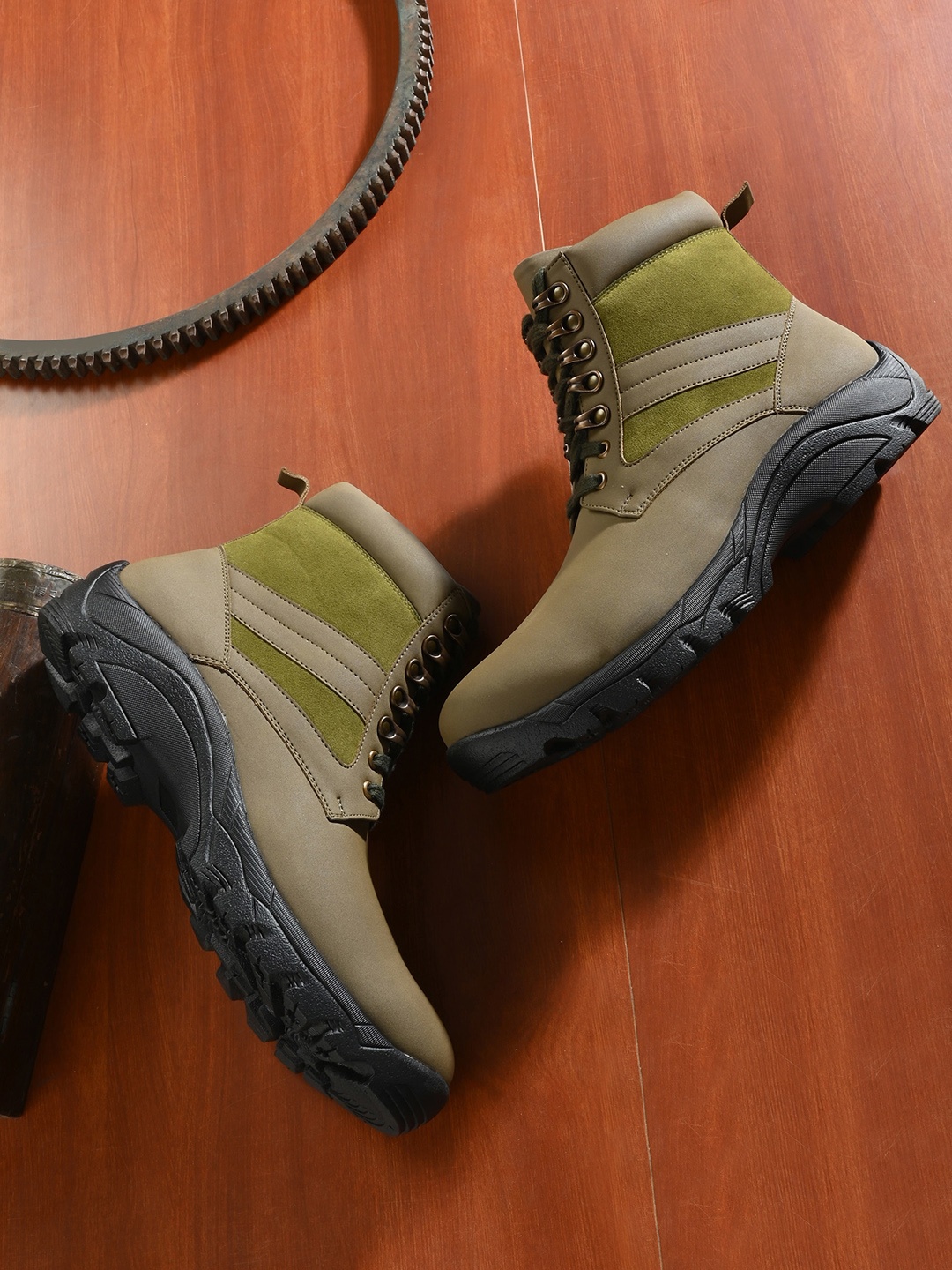 

Roadster Men Regular Boots, Olive