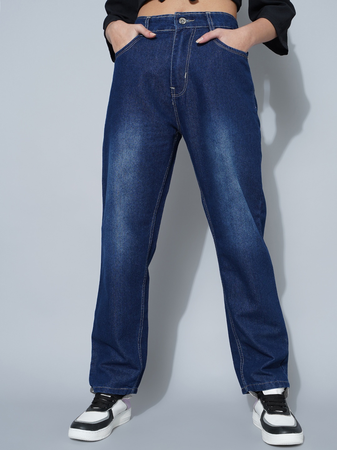 

Purple Feather Women Loose Relaxed Fit Cotton High-Rise Light Fade Stretchable Jeans, Blue